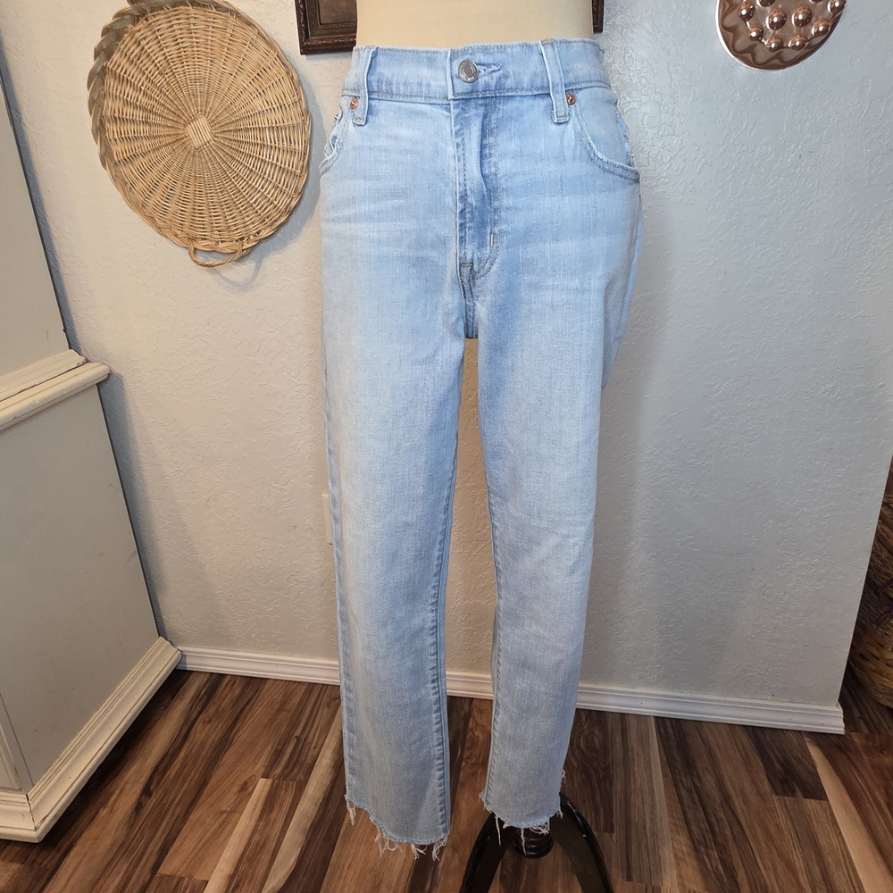 GAP Girlfriend Mid-Rise Light Wash Cropped Jeans Size 29 / 8R